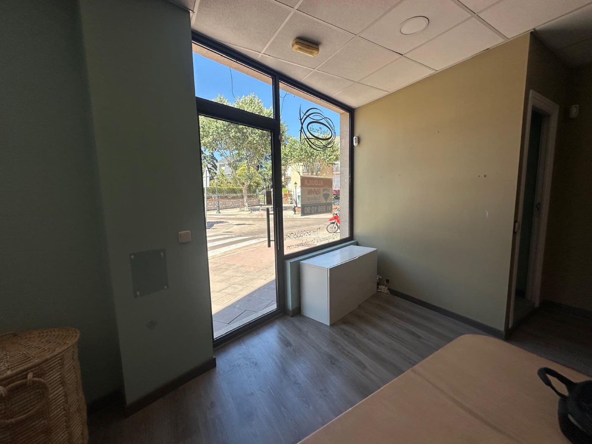 Clínica dental Cuciniello & Álvarez en Torrelodones, antes de la reforma — imagen 1
