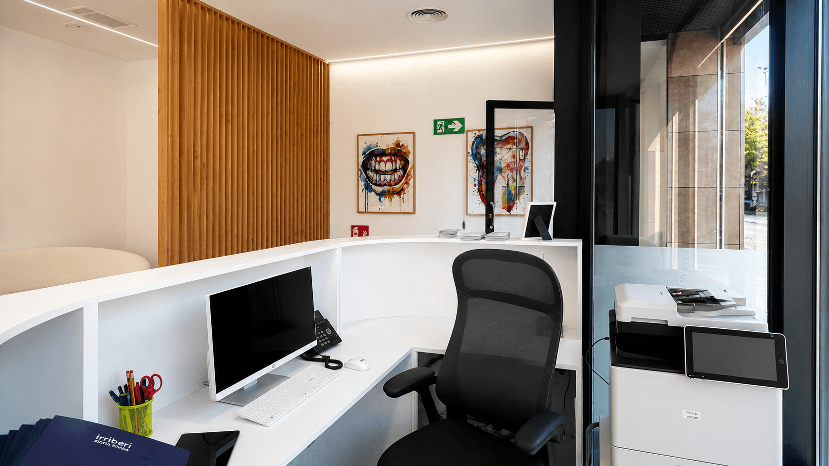 clinica-dental-irriberri-reforma-recepcion.webp