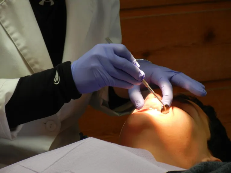 iluminación en clínicas dentales